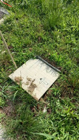 Tombini rotti in seguito a taglio dell'erba al Parco Levi delle Maddalene