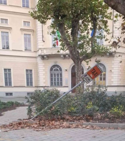 cartello segnalazione posteggio taxi