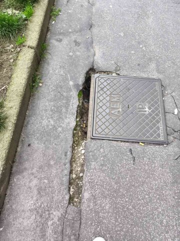 ceduto asfalto del tombino