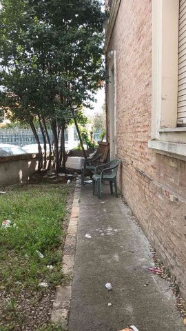SCOPERTO PIENO DI RIFIUTI