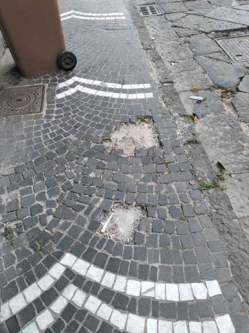 dissesto marciapiede