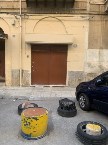 occupazione abusiva sede stradale via polara 53